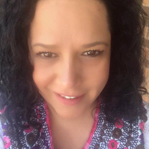 Meet your Posher, Lorena - Picture 1 of 1